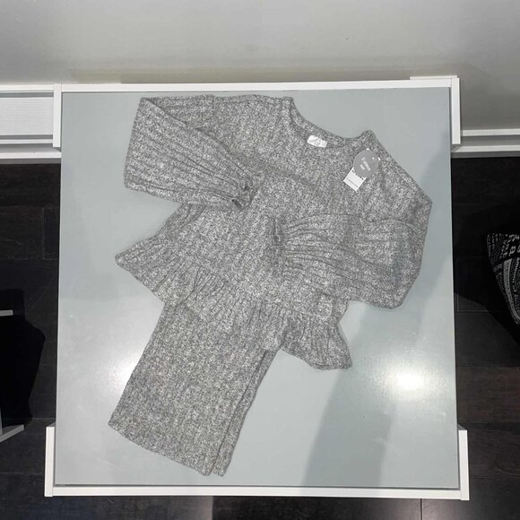 Baby Gap – 2 piece set - Girls Size 3 – Heathered Grey - NEW WITH TAGS - Picture 1 of 4